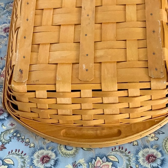 Longaberger Large Serving Basket Signed in 2002 - Picture 4 of 11